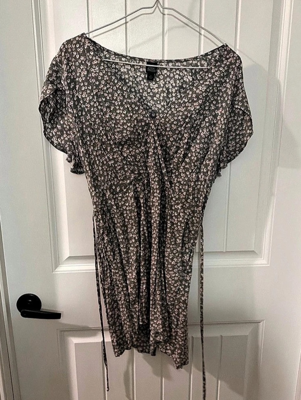 Wild Fable Floral Romper in Gray & Pink Size Medium